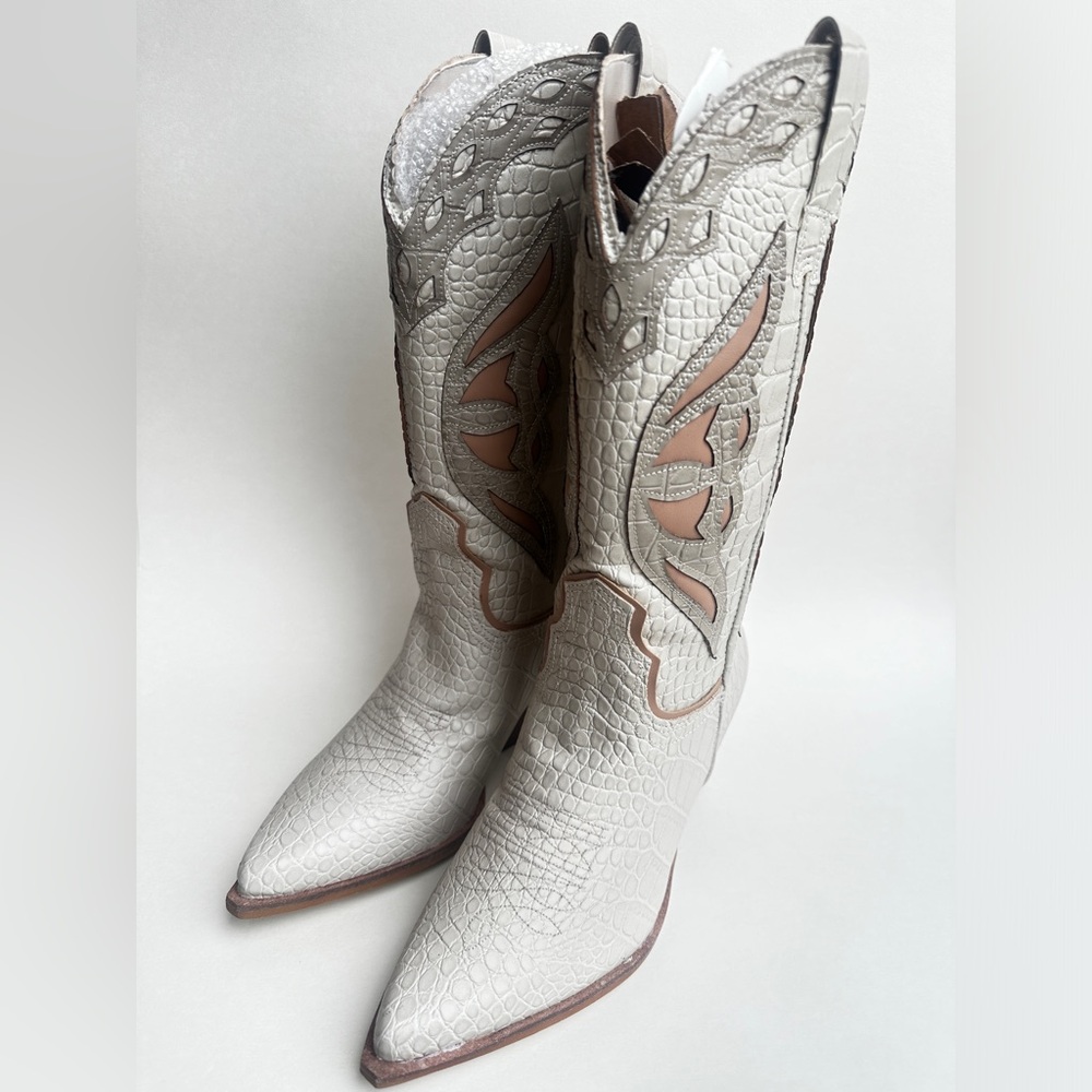 Women's Western Boots in Cream by Steve Madden size 7